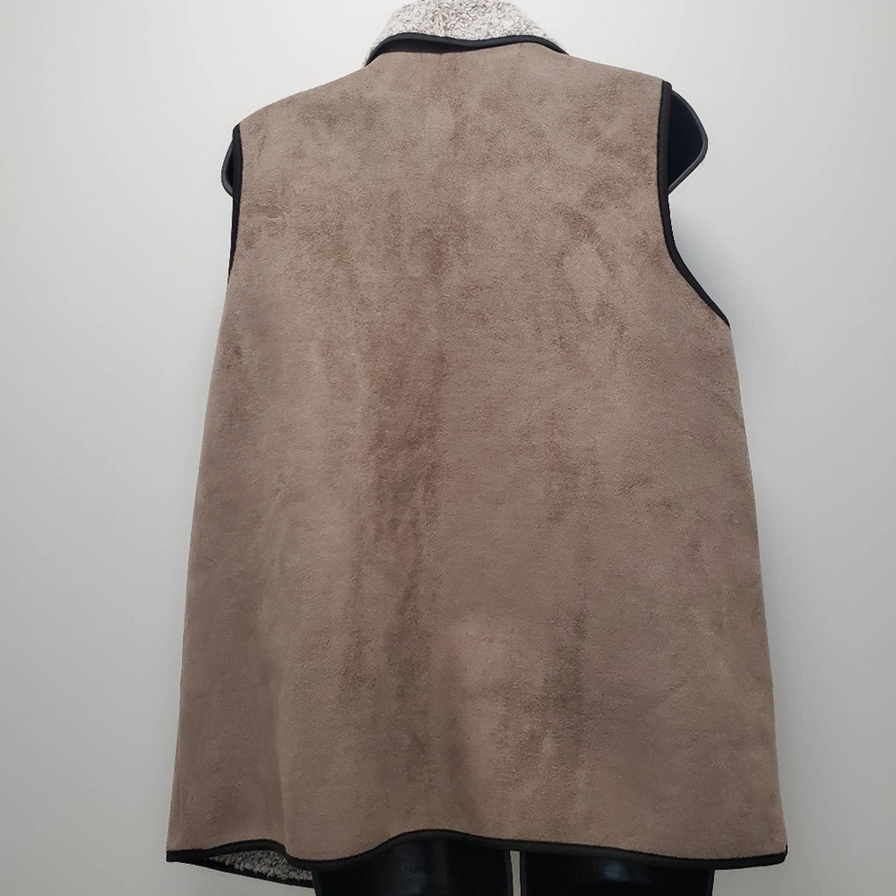Talbots Brown Faux Sherpa Suede Vest Size Medium Petite - Picture 7 of 10